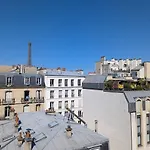 Vintage Pied-A-Terre - Eiffel Tower View