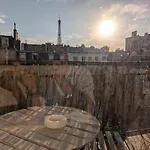 Vintage Pied-A-Terre - Eiffel Tower View